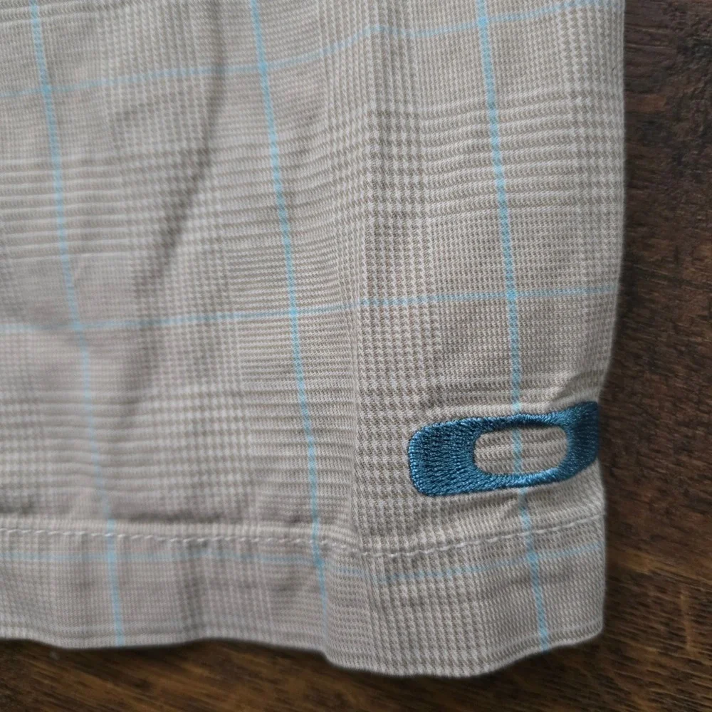 Oakley Mens Plaid Golf Shorts Tan Blue Size 33 Embroidered Logo Casual Summer